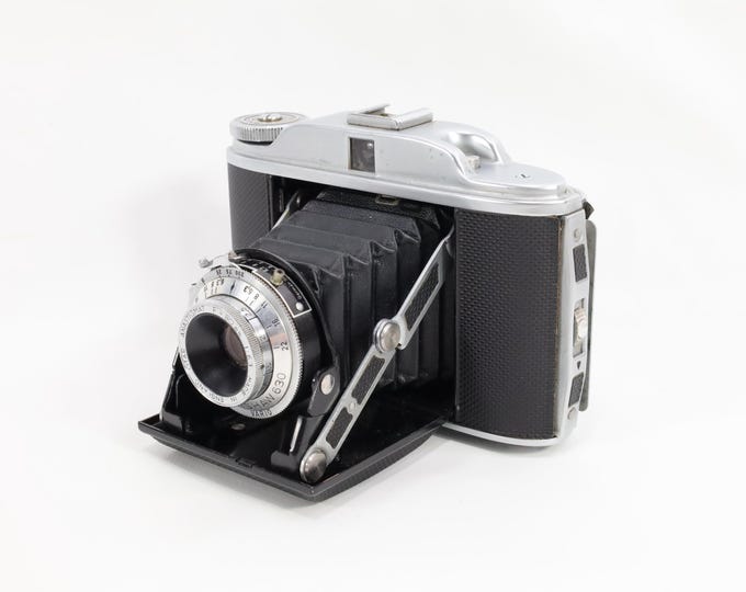 Kershaw 630 Folding Camera | Mid-20th Century Craftsmanship | Vintage Photography | Analog Camera | Collectible