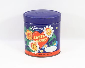 Vintage Kiellands Candy “Sweetheart” Tin Box from 1940 – Nordic Floral Heart Design, Retro Collectible Storage, Scandinavian Gift Decor