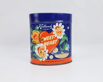 Vintage Kiellands Candy “Sweetheart” Tin Box from 1940 – Nordic Floral Heart Design, Retro Collectible Storage, Scandinavian Gift Decor