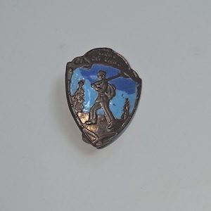 Protect your country a military Norwegian marching badge - Norwegian war memrobilia -  copper and enamel