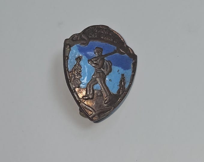 Protect your country a military Norwegian marching badge - Norwegian war memrobilia -  copper and enamel