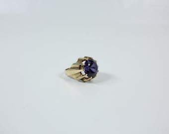 Elegant round Amethyst Gold Ring  - Vintage 1970s Glamour, Perfect for Special Occasions