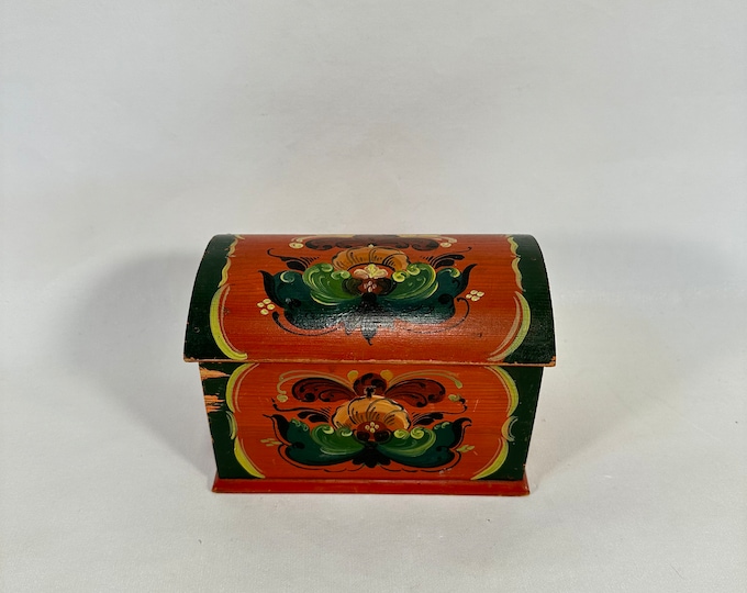 Nordic Treasure Chest: Norwegian Jewelry Box with Traditional Telemark Rose Paint