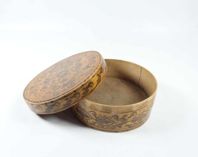 Vintage Hand-Colored Decorated Round Tine Box - 1940s-1960s - Norwegian folk art keepsake box