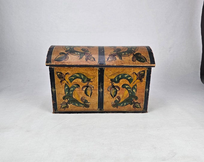 Vintage Scandinavian Bentwood Jewelry Chest from 1900-1930s - Rustic Rosepaint Folk Art - Vintage Norwegian gift