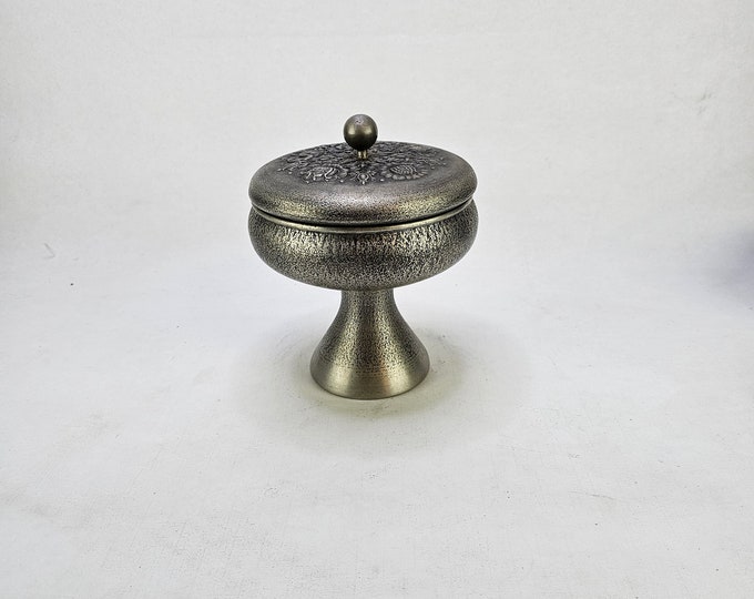 Norwegian Tin Art Masterpiece: Elegant Pewter Cake Stand with Lid - Handcrafted with Delicate Rose Design