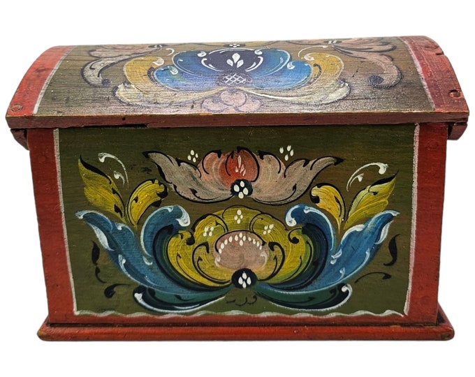 Vintage Rosepainted Chest - Charming Storage From the 1940s - Os Painted Jewelry Box