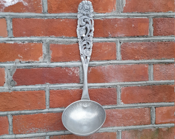 Beautiful big tin spoon with Norwegian rosemaling motif, handmade folk art, Norwegian tin / pewter, Manufacturer: eik pewter