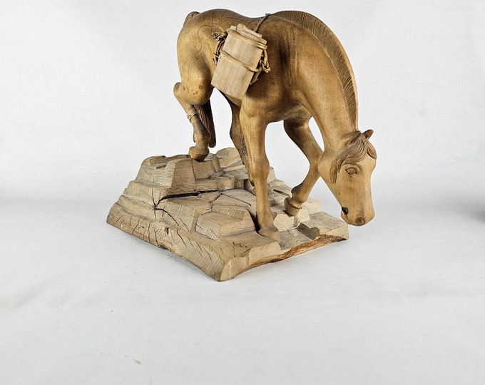 Stunning vintage horse figure - Norwegian folk art - Scandinavian carving art