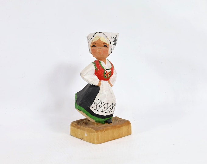 Vintage Henning Bunads Girl Figurine | 1960s Hand-Carved Norwegian Art | Nordic Gift | Scandinavian Collectible