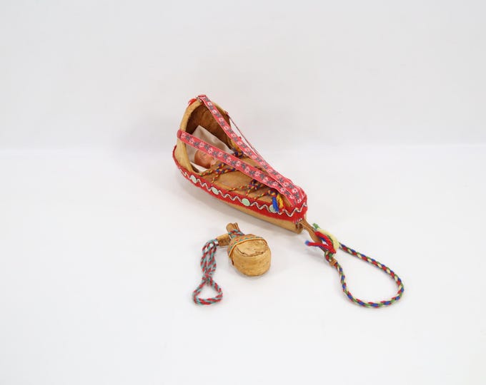 Vintage Sámi Komsio Toy Cradle from 1920s | Miniature Leather Gietkka with Doll Figure | Scandinavian Indigenous Folk Art