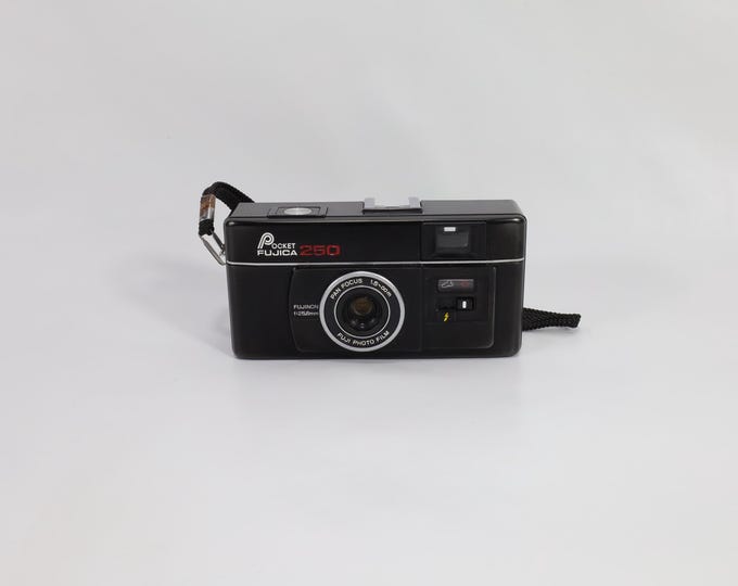 Fujica 25.6mm 250 Compact Camera | 1970s Vintage Camera | Classic Photography Tool | Film Photography | Collectible Vintage Fujica 250