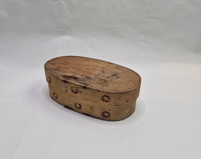 Old tine box,Rustic and Primitive decor,Norwegian Folk-Art 1900s norwegian antiques,Burn decor,trinket box,jewelry box,gift box,box for her