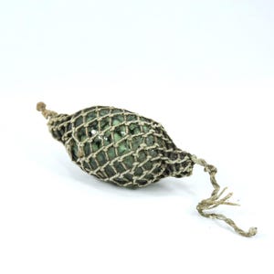 Kleiner Norwegischer Glasfloat Olivgrün | Seltenes Zwei-Knopf Modell | Handgeblasener Fischereifloat 1800er | Nautik Deko