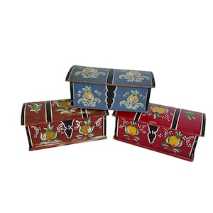 Set van 3 vintage Noorse handgemaakte schatkisten - traditionele Scandinavische volkskunst en rozemarijn