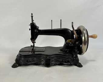 80'sセミビンテージ(70'かも？) メイヤー Antique Wertheim Superba Sewing Machine: Fiddle Base, Mother of