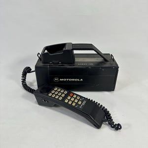 Vintage Motorola MCR 9500XL Portable Phone - Classic 1980s NMT Network Collectible - Perfect Nostalgic Gift