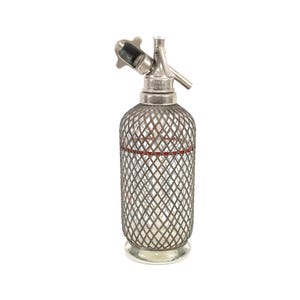 Antique London Seltzer Bottle – Vintage Glass Soda Siphon with Wire Mesh, Metal Top, Mid 20th Century Barware Kitchen Decor
