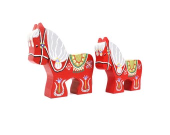 Vintage Norwegian Wooden Horse Pair – Hand Painted Folk Art Dala Style Decor – Scandinavian Rustic Red Wood Horses