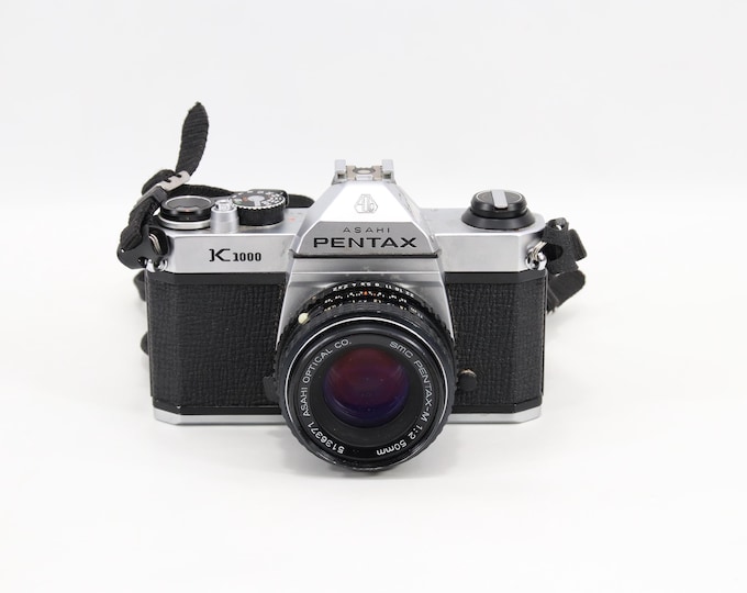 Vintage Asahi Pentax K1000 35mm SLR Camera | SMC Pentax-M 50mm f2 Lens | 1970s Film Camera Classic Student Camera Icon