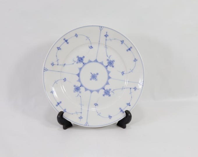 Hand-Painted Porsgrunn Porcelain Dinner Plates with Blue Straw Design - Blue fluted design