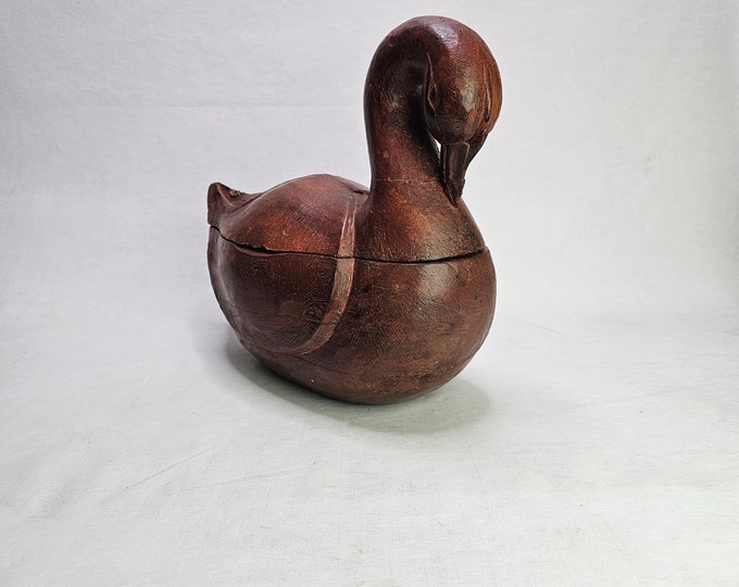 Norwegian Folk Art Treasure: 19th Century Duck Lid Box for Decor and Gifts