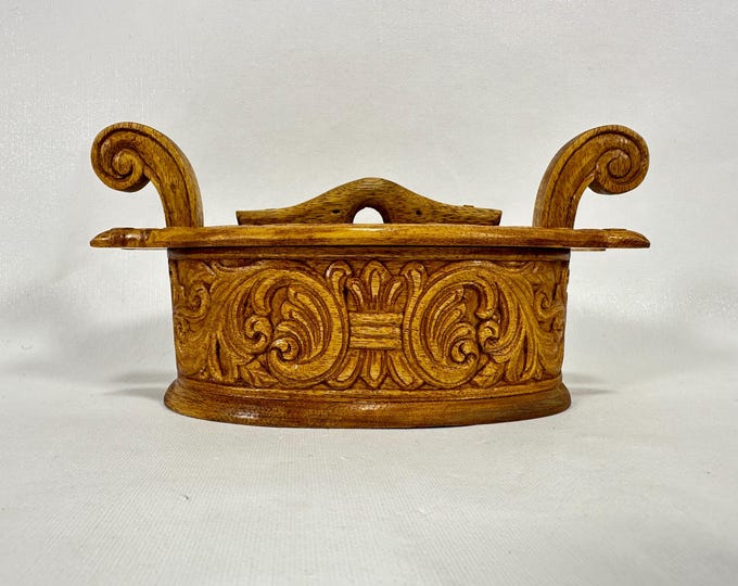 Collectible Norwegian Bentwood Box from 1920 - Hand carved Jewelry Box