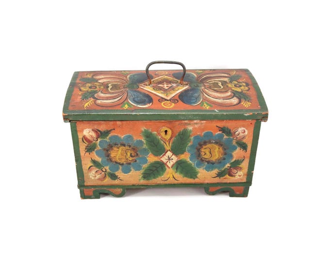 Antique Norwegian folk art box early 1900s Os-maling hand painted wooden chest with floral rosemaling design and metal handle