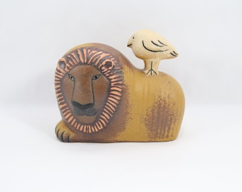 Lisa Larson Leeuw met Vogel Beeldje | Vintage Scandinavisch Keramiek van Gustavsberg Zweden | Nordic Modern Decor Kunstobject