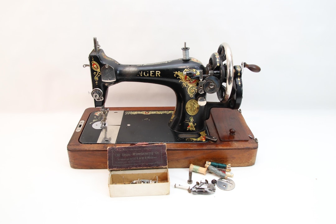 Antique Singer Sewing Machine Model 128 | 1910–1920 Scottish Made ...