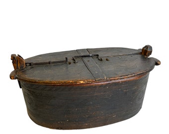 Stunning antique hand carved tine box - large Keepsake box - antique jewellry chest - Norwegian tine box decor