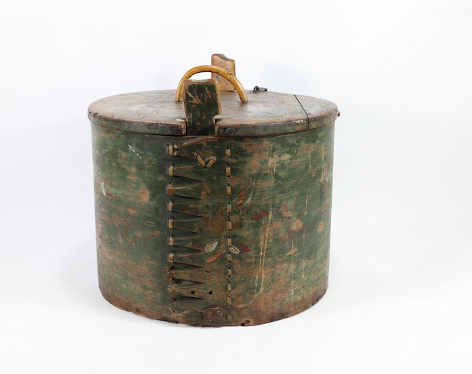 Antique Norwegian Bentwood Tine Box with Old Rose Paint Patina