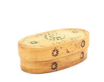Norwegian Bentwood Tine Box 1944 – Folk Art Oval Keepsake Box with Burned Rosette Patterns and “Asta” Inscription