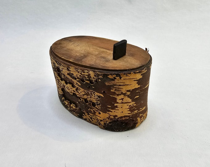 Cute little hand carved vintage Norwegian tine box, folk-art, mid-century, rustic, rare little object, yewlery box, Scandinavian handmade