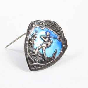 Protect your country a military Norwegian marching badge - Norwegian war memrobilia - RARE 830 silver enamel edition