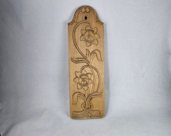Vintage Wooden Breadboard with Flower Decoration - Norwegian Hand Carved floral decoration - Decorative Kitchen Board