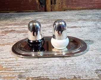 Vintage salt & pepper shakers with tray,Scandinavian design,Tableware,shakers,gift shakers,Shakers in silver,Plastic and real silver shaker
