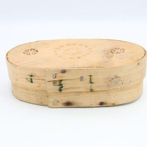 Vintage Norwegian Folk Art Box – 1920s Oval Bentwood Jewelry or Trinket Container with Burned Rosette Designs and Brass Repair Detail