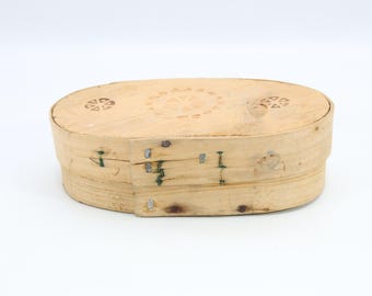Vintage Norwegian Folk Art Box – 1920s Oval Bentwood Jewelry or Trinket Container with Burned Rosette Designs and Brass Repair Detail