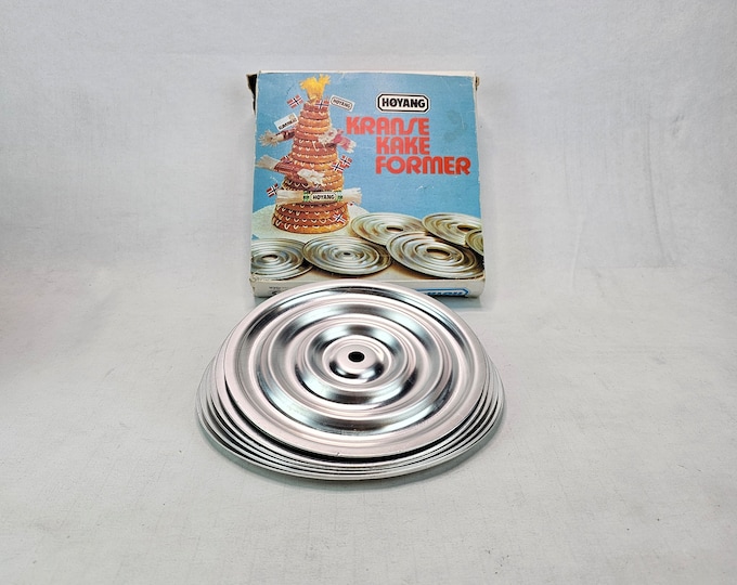 Vintage Wreath Cake Forms Set - Embrace Norwegian Christmas Customs with Traditional Cake Baking