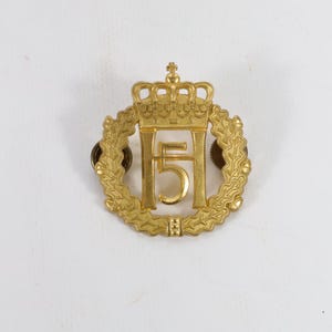 Vintage Norwegian Defence Forces Beret Badge for King Harald V - 1970s Military Memorabilia