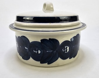 Elegant Vintage Finnish Design: Large Serving Bowl with Lid - Arabia Anemone Pattern, Ulla Procope 1970s Designer Collectible