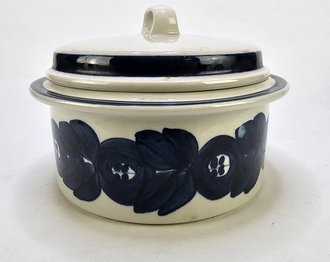 Elegant Vintage Finnish Design: Large Serving Bowl with Lid - Arabia Anemone Pattern, Ulla Procope 1970s Designer Collectible