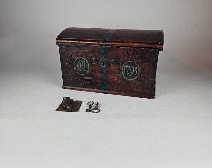 Rustic 18th Century Handmade Norwegian Keepsake Chest with Unique Patina