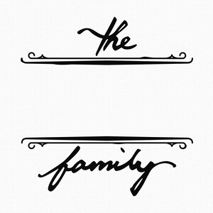 Op de afbeelding: Zwart-wit grafisch ontwerp met de tekst "The family" in een handschrift.