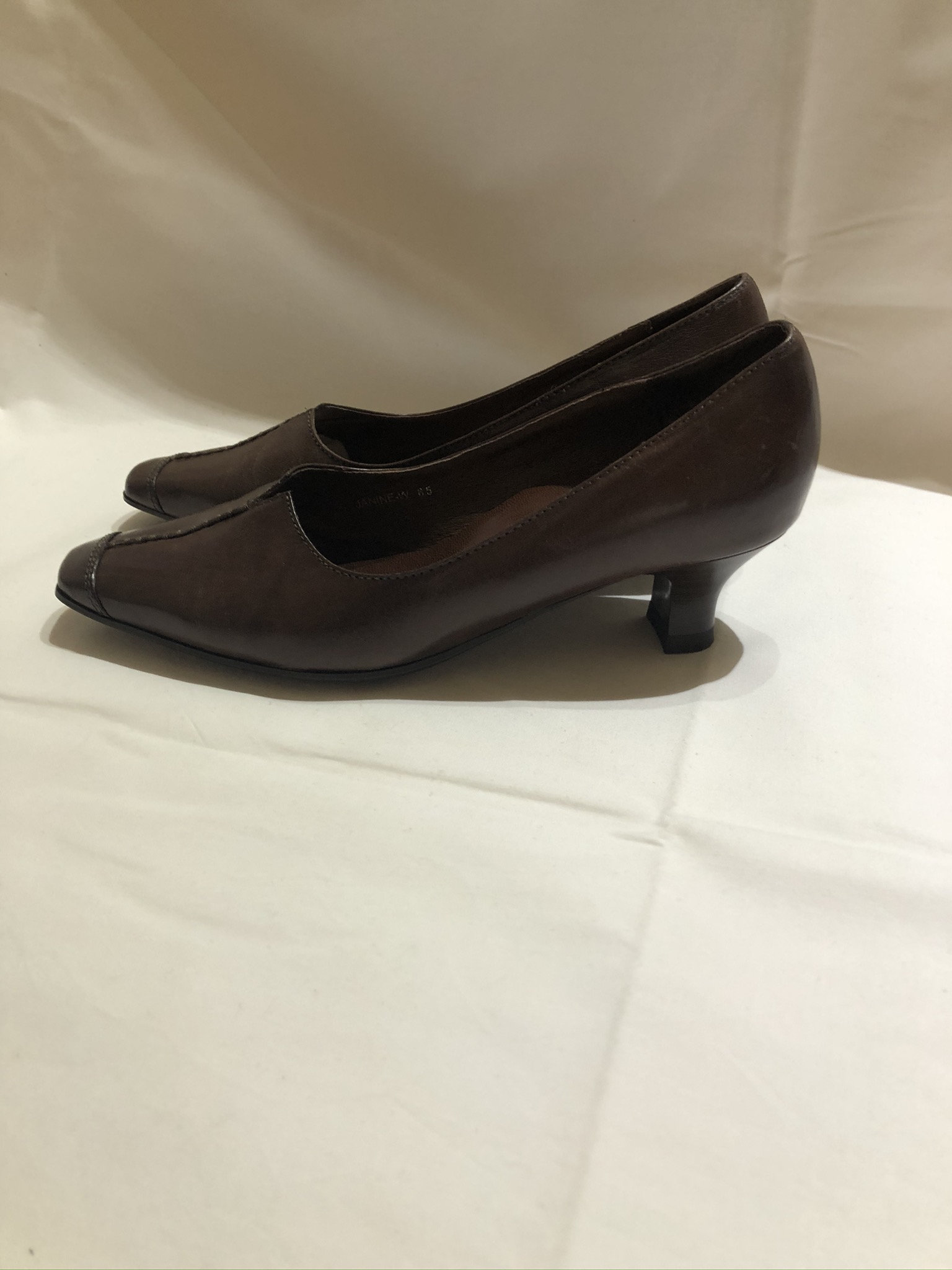 Ladies vintage pumps. Etsy