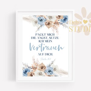 Pode incluir: Uma impress&atilde;o de arte imprim&iacute;vel com um design floral em tons de azul e bege. O texto diz "PACKT MICH DIE ANGST, SETZE ICH MEIN VERTRAUEN AUF DICH. Psalm 56:3".