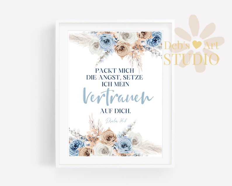 Pode incluir: Uma impress&atilde;o de arte imprim&iacute;vel com um design floral em tons de azul e bege. O texto diz "PACKT MICH DIE ANGST, SETZE ICH MEIN VERTRAUEN AUF DICH. Psalm 56:3".