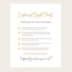Op de afbeelding: Een gele en witte digitale print met de tekst "Customised Digital Prints" en "Thank you for Your Purchase!" De tekst wordt gevolgd door een lijst met instructies voor het bestellen en ontvangen van een digitale print.
