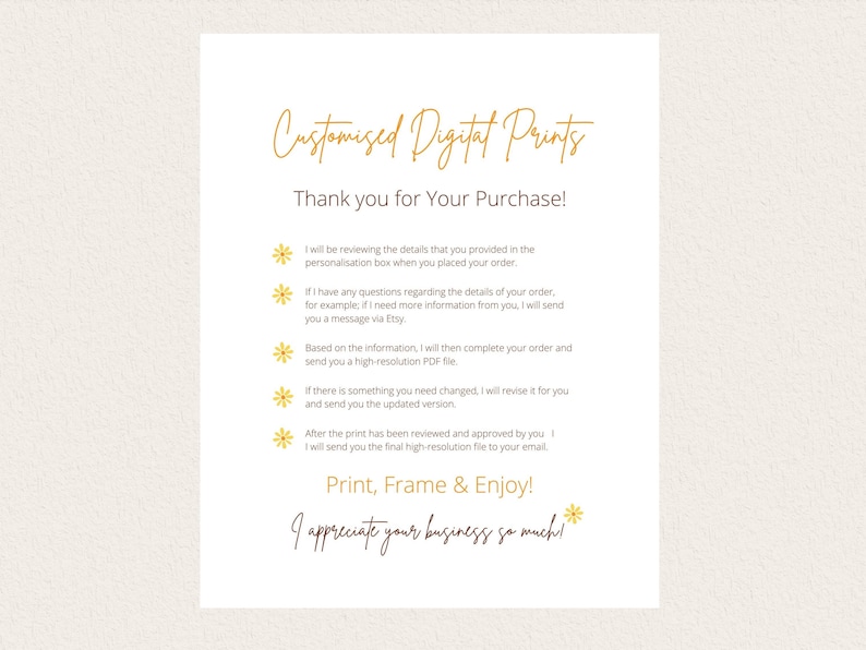 Op de afbeelding: Een gele en witte digitale print met de tekst "Customised Digital Prints" en "Thank you for Your Purchase!" De tekst wordt gevolgd door een lijst met instructies voor het bestellen en ontvangen van een digitale print.
